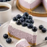 No Bake Blaubeerkäsekuchen mit frischen Blaubeeren und cremigem Käsebelag