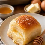 Salzige Honigbutter Parker House Brötchen frisch aus dem Ofen