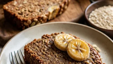 saftiges Vollkorn-Bananenbrot mit Banane und Nüssen