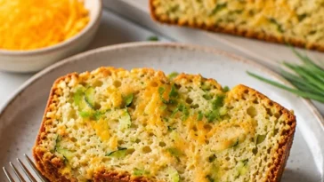 Zucchini Käsebrot mit Käse und frischen Zucchini