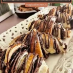 Leckere Nutella-Croissants frisch aus dem Ofen.