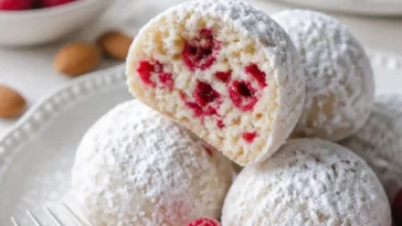 Himbeer-Mandel-Schneebällen, ein köstliches Dessert für die Feiertage