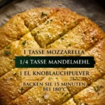 Low-Carb Parmesan-Knoblauch-Cracker auf einem Holzbrett