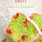 Pistazien-Bundt-Kuchen mit Kirschglasur auf einem weißen Teller