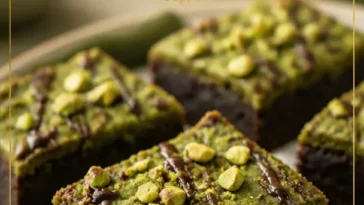 Pistazienwirbel-Brownies mit Schokolade und grünen Pistazien