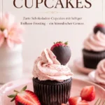 Einfache Schokoladen-Erdbeer-Cupcakes auf einem Teller dekoriert