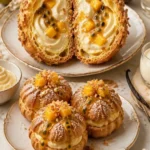 Köstliche Mango-Maracuja-Cremepuffs auf einem Teller, perfekt für Naschkatzen