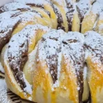 Frisch gebackene Nutella-Brötchen mit herzhaftem Schokoladennussaufstrich