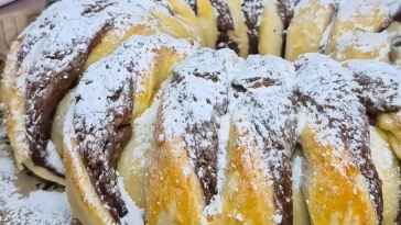 Frisch gebackene Nutella-Brötchen mit herzhaftem Schokoladennussaufstrich